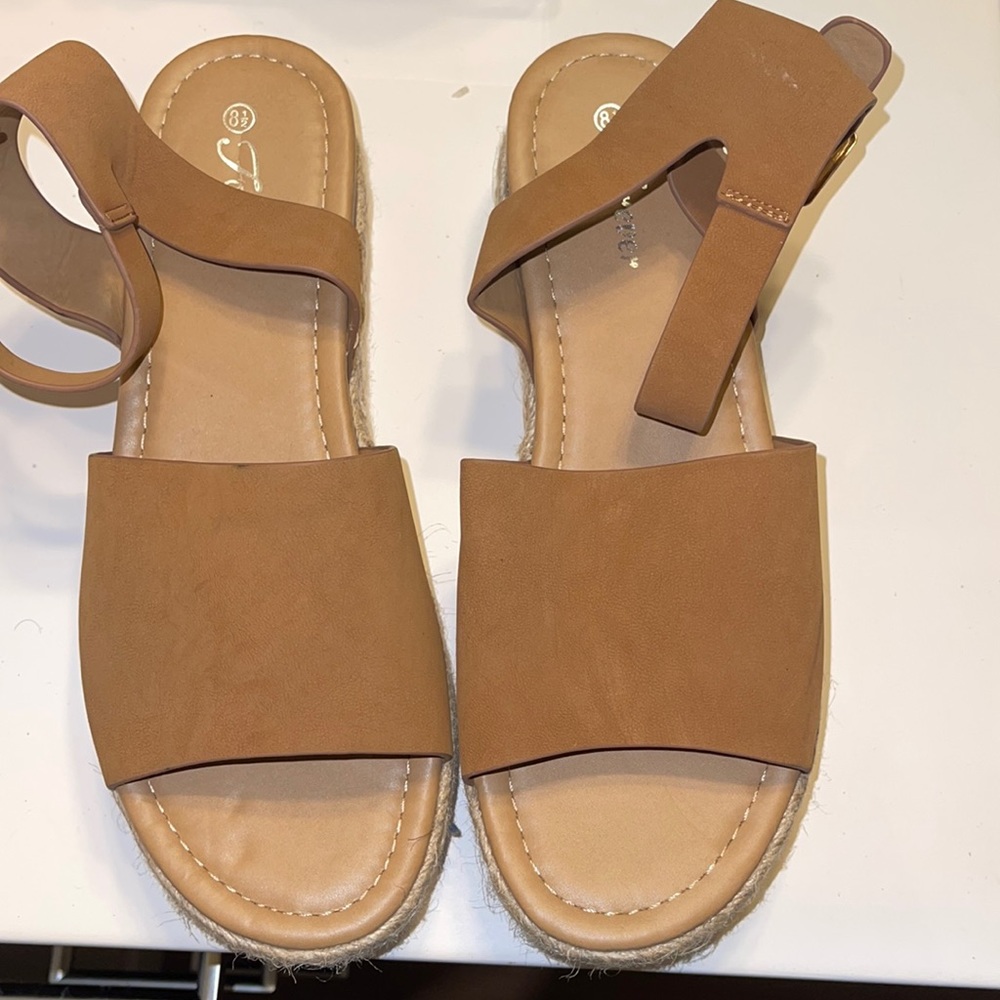 Platform sandals